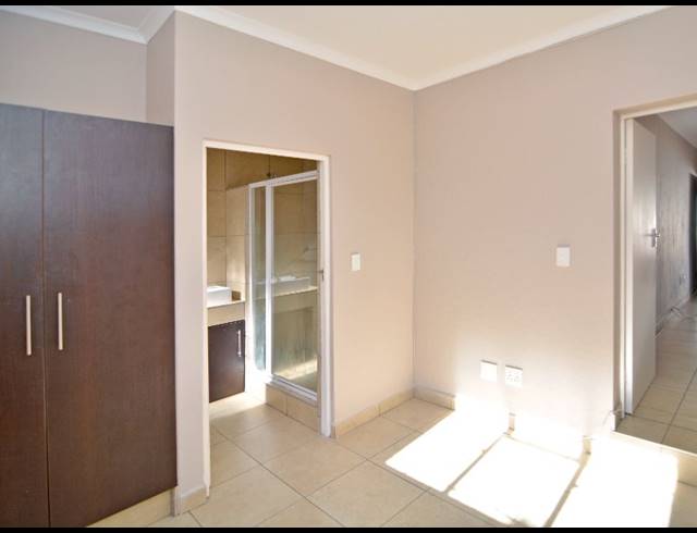 4 BEDROOM DUPLEX FOR SALE IN BRAMLEY NORTH